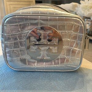 Tory burch silver bag (small cosmetic or clutch)